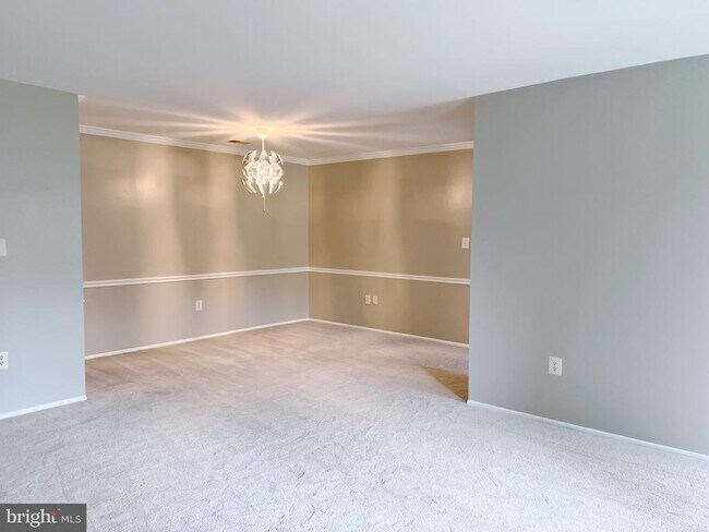 Foto del edificio - 8141 Needwood Rd