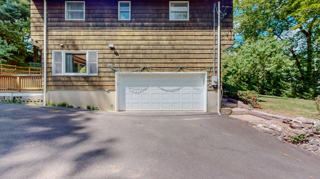 Building Photo - Spacious 3-Bedroom Split-Level with Firepl...
