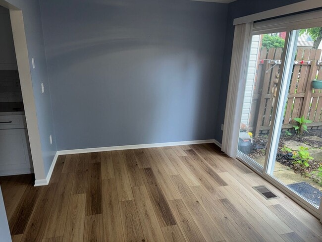 Building Photo - 1303 Lowland Ct