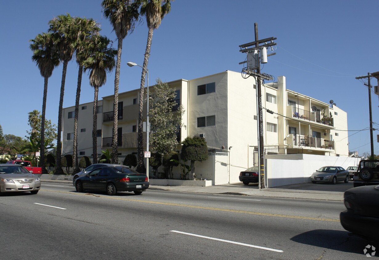 Foto del edificio - 245-251 North Ridgewood Place Apartments