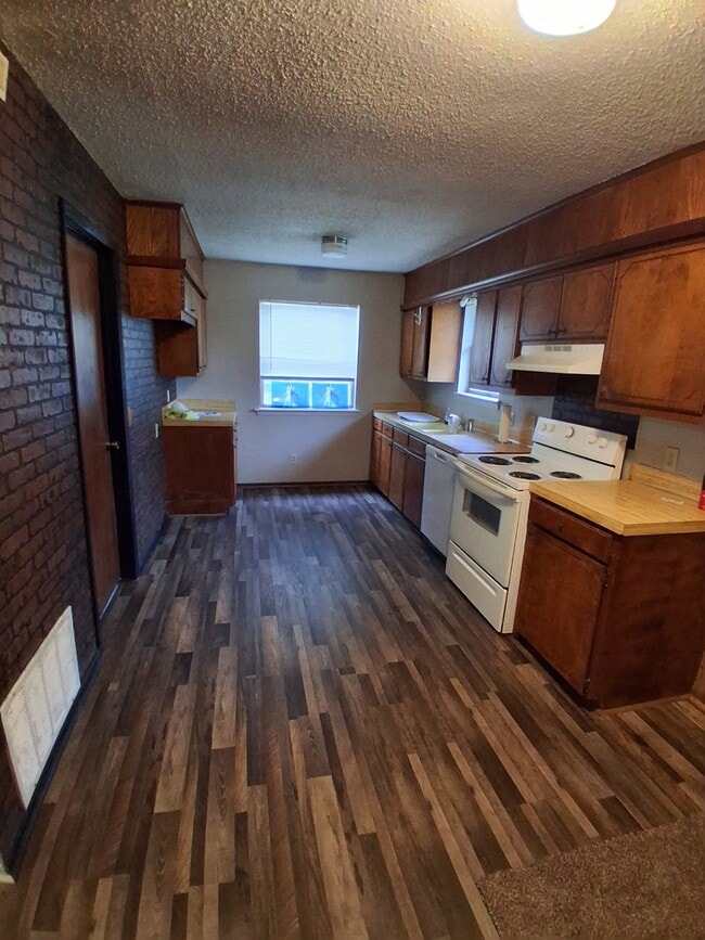 Building Photo - 130 Haner Cir