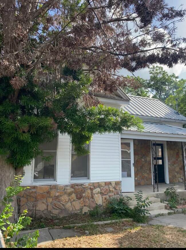 Building Photo - 451 E Mitchell St