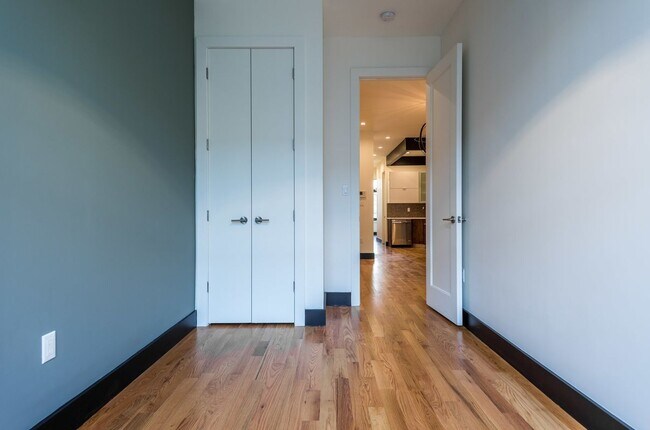 Building Photo - 302 Stanhope St