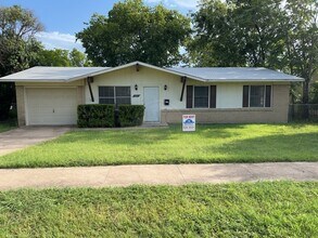 Building Photo - 1205 Kathey Dr