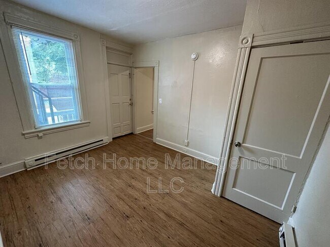 Building Photo - 328 S Prince St