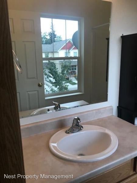 Building Photo - 3 br, 2.5 bath House - 2132 W Kent Ave