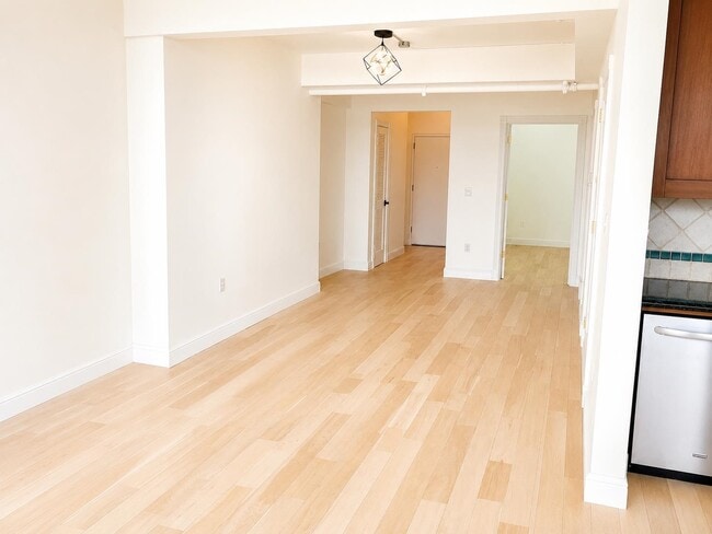 Building Photo - 300 Communipaw Ave
