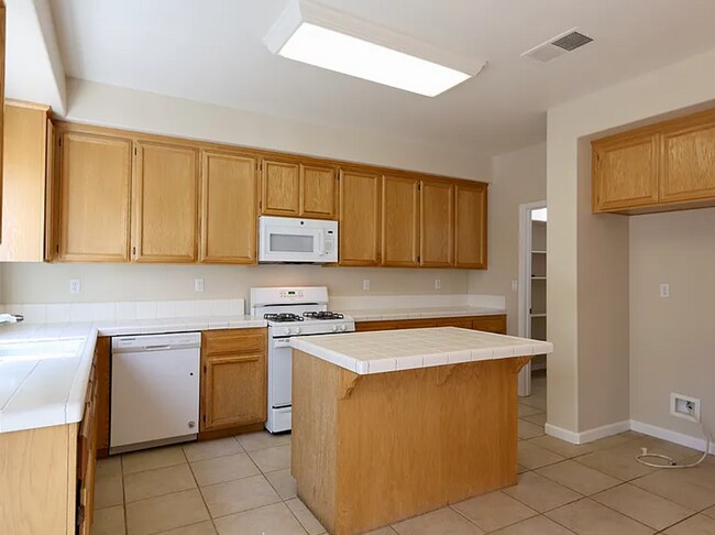 Foto del edificio - New Renovation* Prestigious Spacious 4 Bedroom