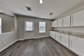 Building Photo - 17039 Kemble Creek Dr