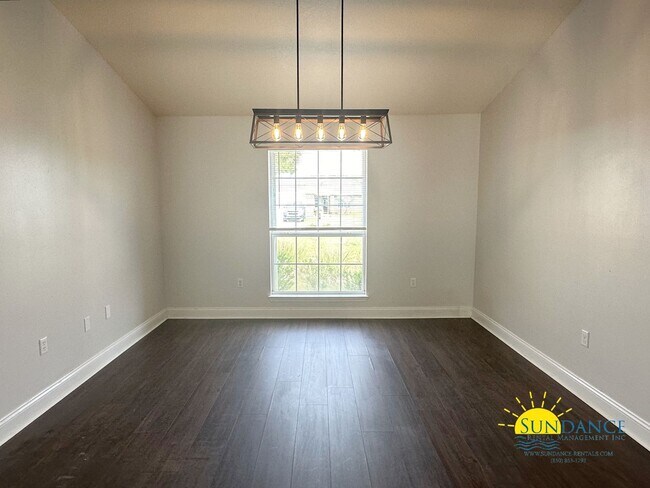 Building Photo - Gorgeous 3 Bedroom Home in Navarre