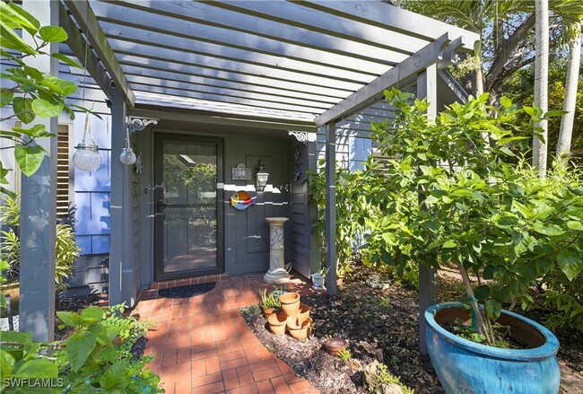 Building Photo - 1251 Solana Rd