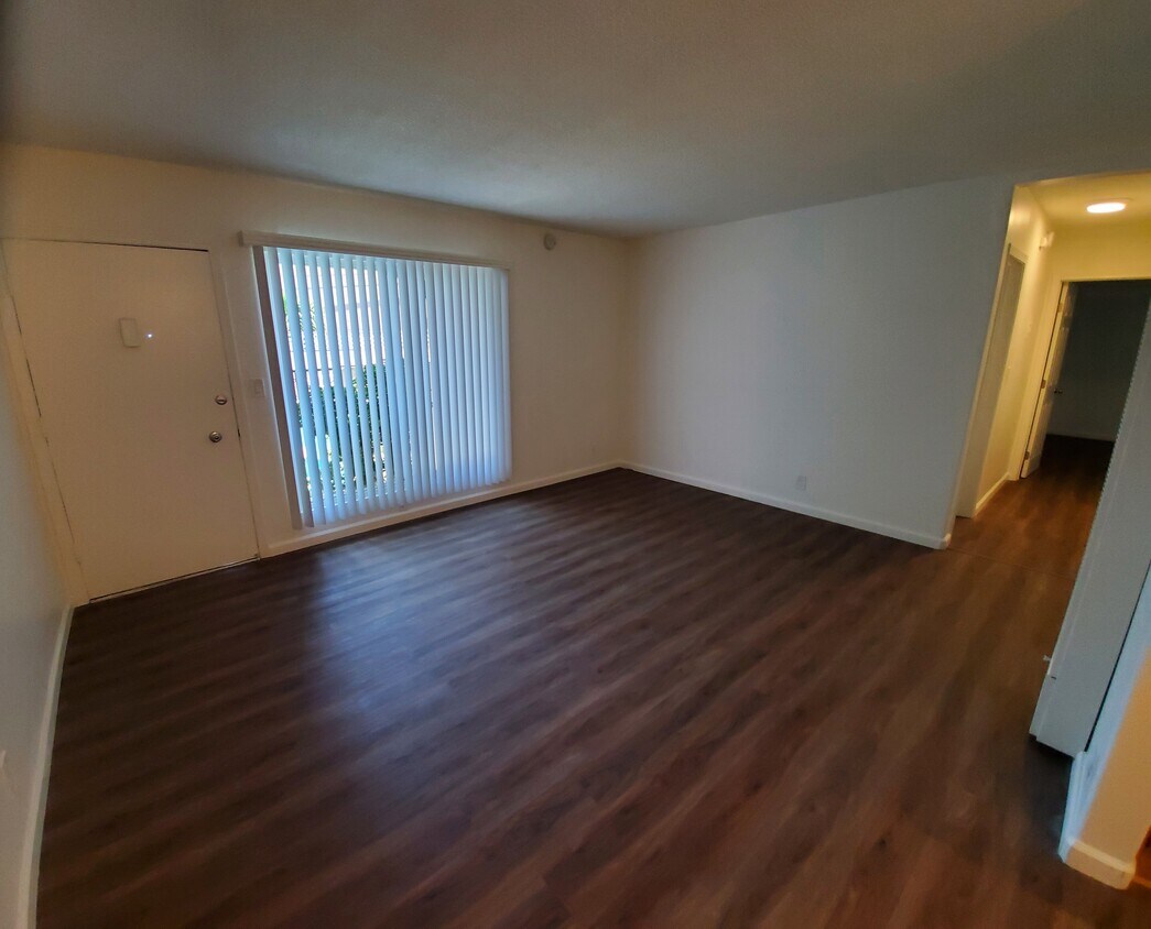 Living Room - 2540 Barrington S Ave