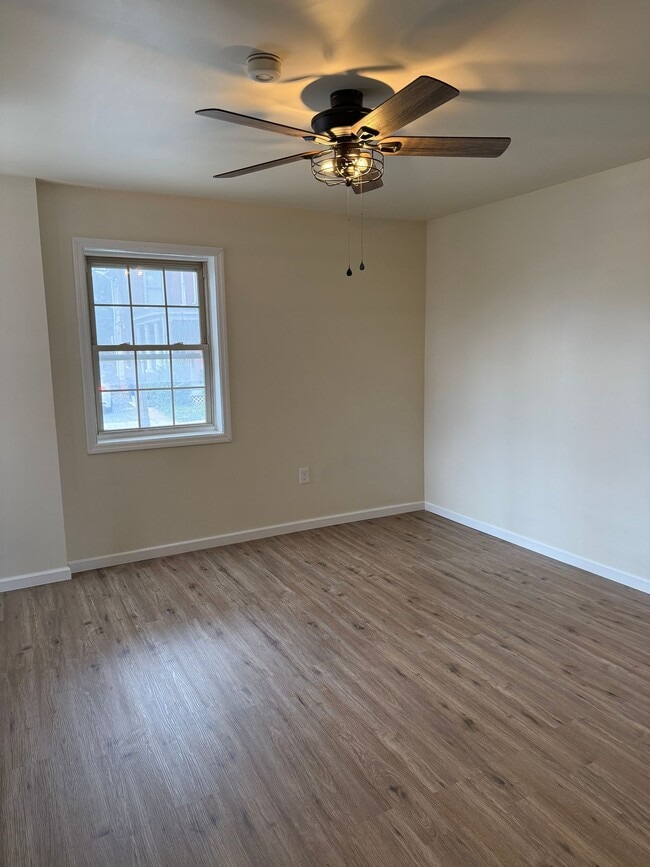 Building Photo - Newly Renovated 2BR in Downtown Myersville!