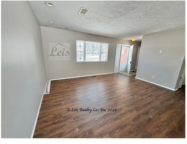 Foto del edificio - 1112 Skylark Dr