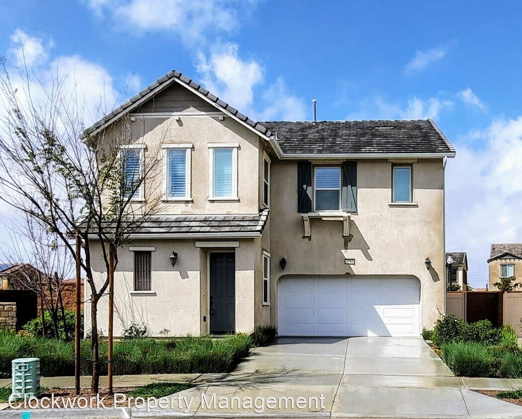 3 br, 2.5 bath House 4914 S Apricot Way House Rental in Ontario, CA