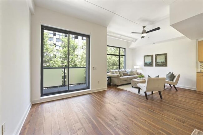 Building Photo - 335 W Ponce de Leon Ave