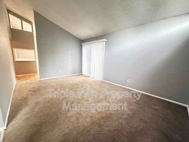 Building Photo - 2450 Jenkee Dr