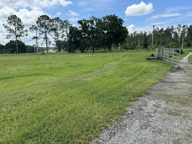 Foto del edificio - 35643 Clinton Ave