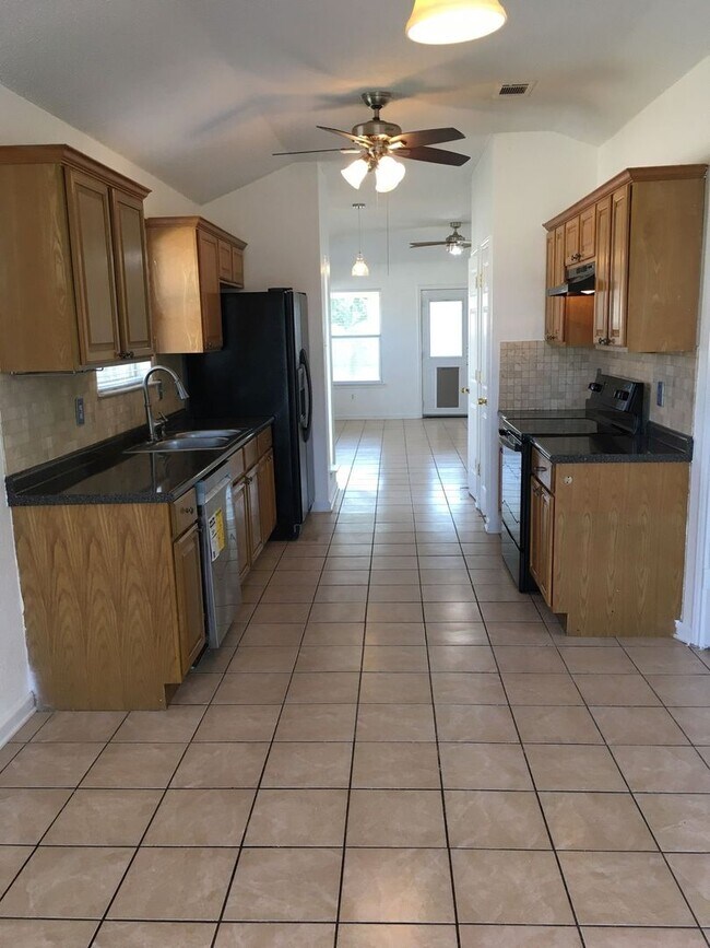 Building Photo - PRICE REDUCTION - AVAILABLE NOW!