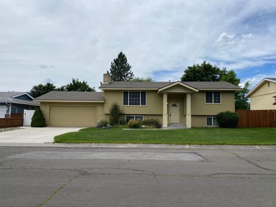 Primary Photo - Brentwood Classic Home