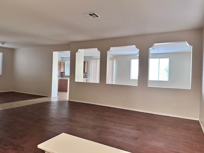 Foto del edificio - Welcome to this beautifully maintained two-story home offering 4 spacious bedrooms and 3 full bat...