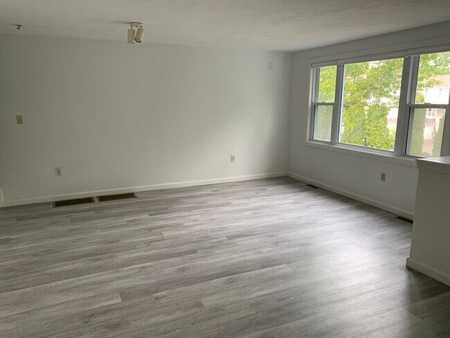 Building Photo - 149 Bolivar St