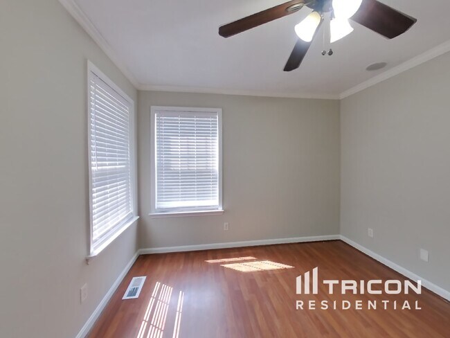 Foto del edificio - 8807 Dundee Dr