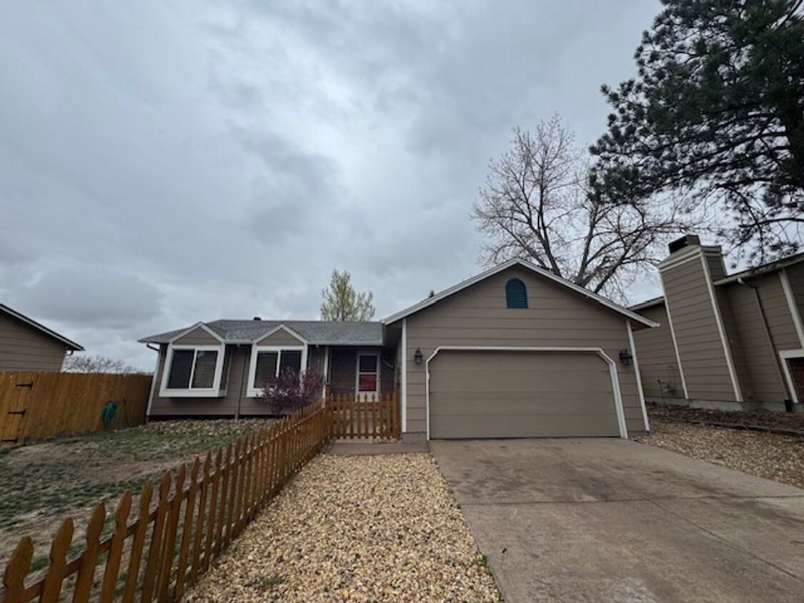 Primary Photo - Spacious, Updated 5BD Home with Majestic V...