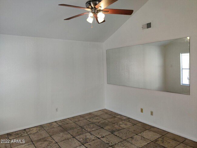 Building Photo - Beautiful Apartment in MORNINGSIDE ESTATES...