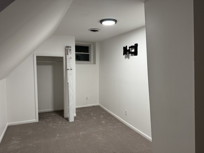 Building Photo - 520 Saratoga Rd