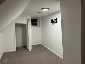 Building Photo - 520 Saratoga Rd