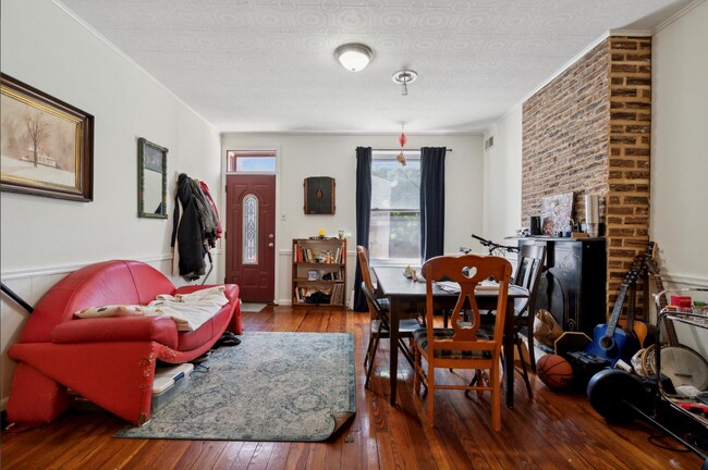 Building Photo - 188 Markle St