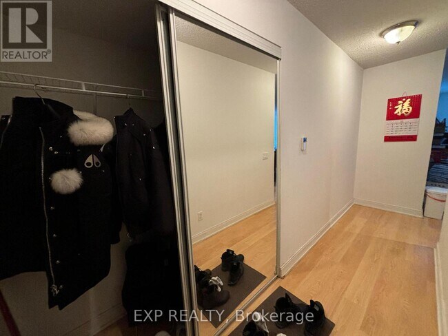 Building Photo - 35 Viking Ln