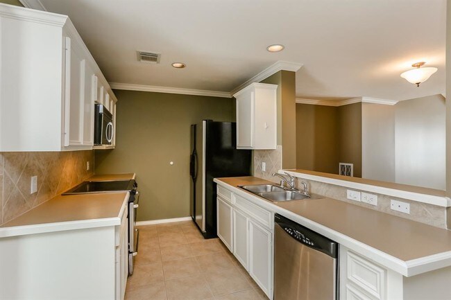 Foto del edificio - 923 E Heights Hollow Ln