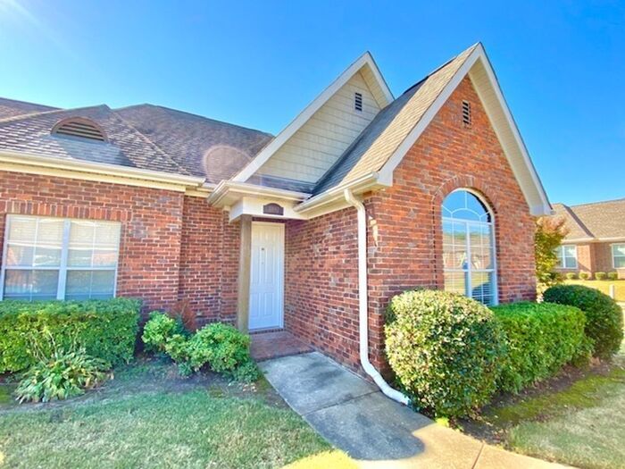 Primary Photo - Spacious 2 Bedroom 2 Bath with Bonus Room