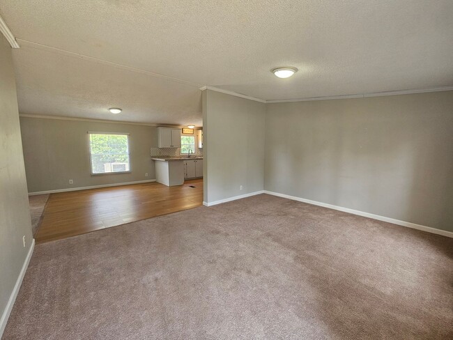 Building Photo - 4 Bedroom/ 2 Bath Modular Home