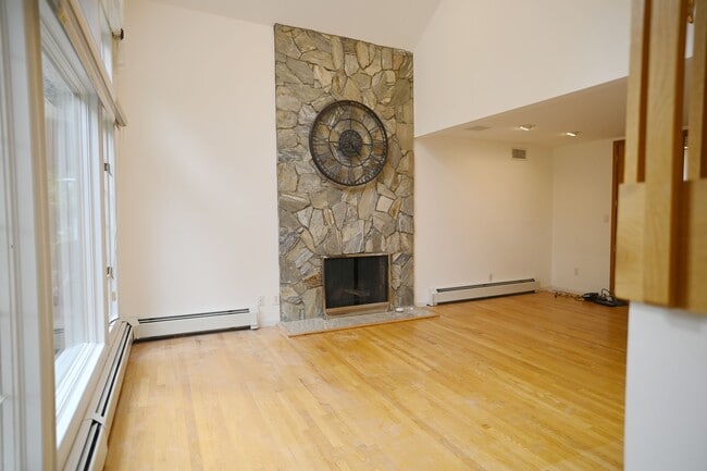 Building Photo - 1033 Harvard Pl