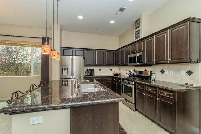Foto del edificio - 10598 N. Whitney Avenue (Chestnut & Intern...