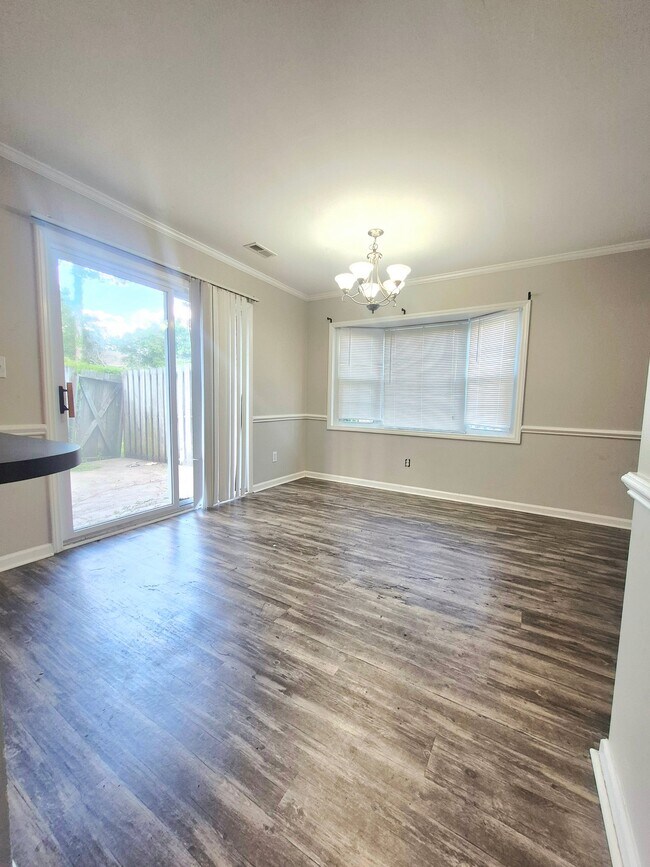 Foto del edificio - 900 Spring Forest Rd