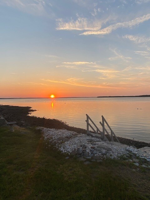 Building Photo - 2 Hall Rd