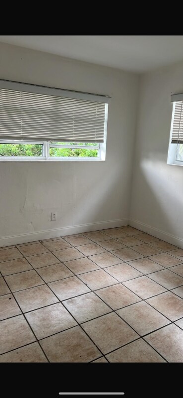 Foto del edificio - 332 NW 35th St