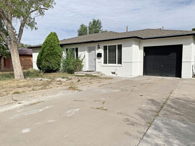 Building Photo - UPTOWN UPDATED 3/BD 2/BA 1/CG