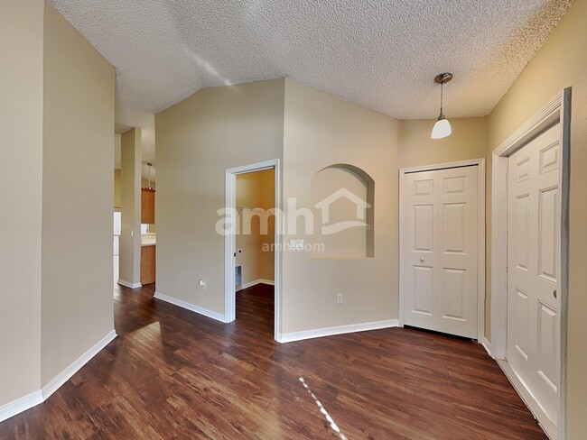Building Photo - 635 Sedgewood Cir