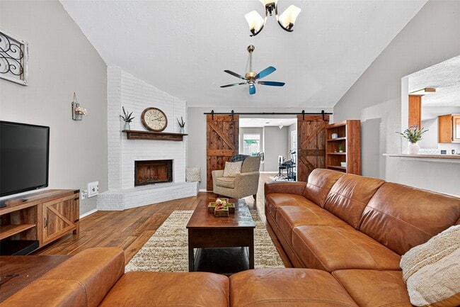 Foto del edificio - 930 Holly Hall Dr