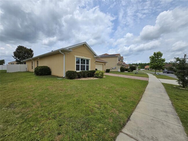 Building Photo - 2246 Waukegan Dr