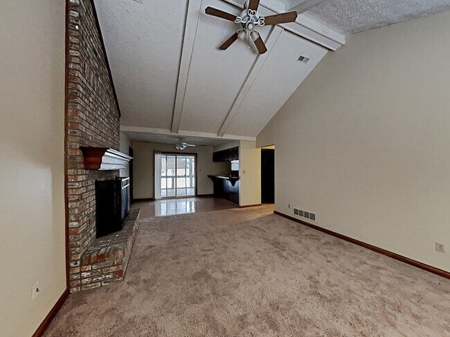 Building Photo - 3 Bedroom Home Near Morse Lake