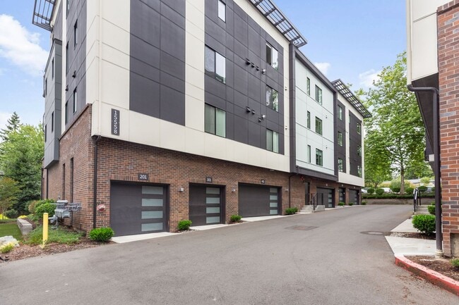 Building Photo - Comfort Meets Convenience in This Bellevue Condo