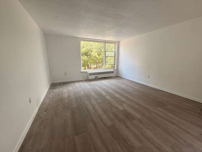 Building Photo - One Bedroom Apartment by the lake
