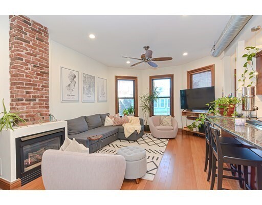 Building Photo - 176 Hillside St