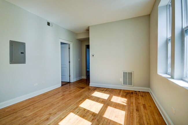 3734 W. Diversey | Unit 3R Living Room - 3734 W. Diversey Ave.